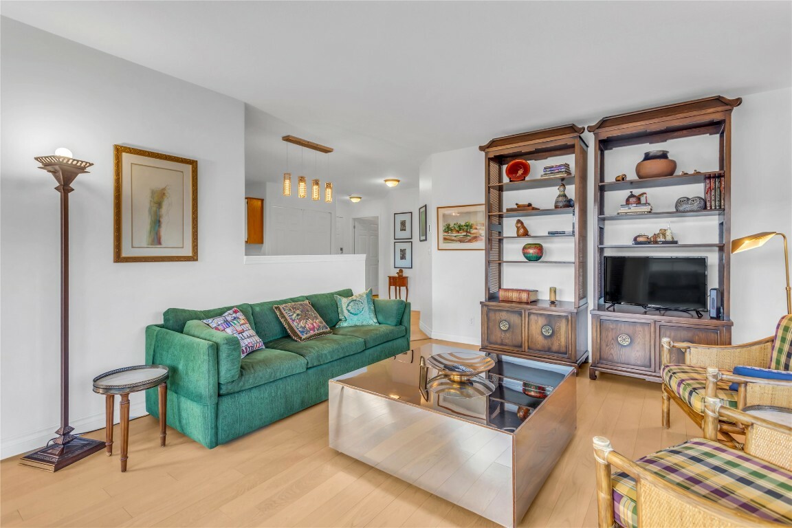 680 Doyle Avenue 101  Kelowna BC V1Y 9S2 photo