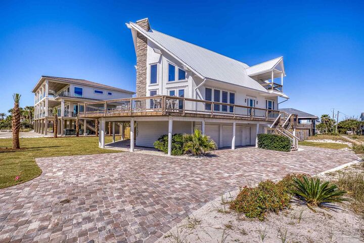 Property Photo: 1107 Ariola Dr FL 32561