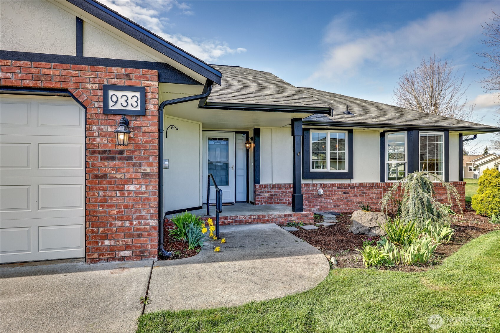 Property Photo: 933 N Woolsey Court WA 98382