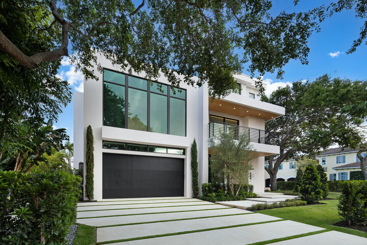 Property Photo: 400 NE Olive Way FL 33432