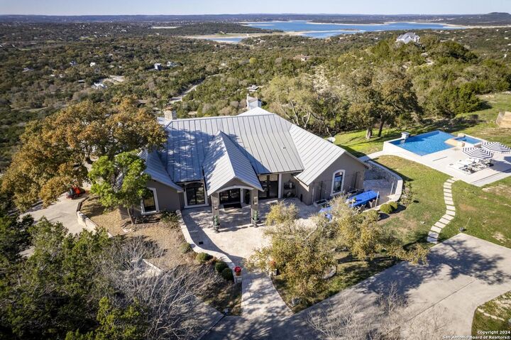 Property Photo: 2471 Village Oak TX 78133