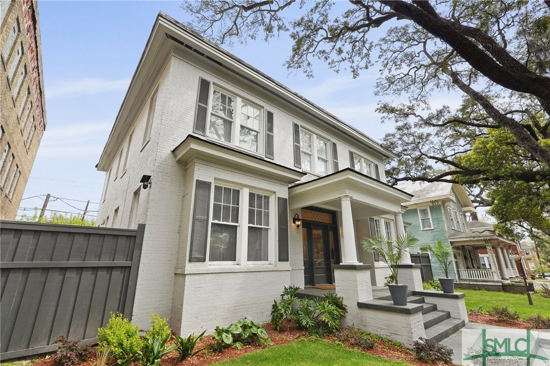 Property Photo:  306 E Victory Drive  GA 31405 