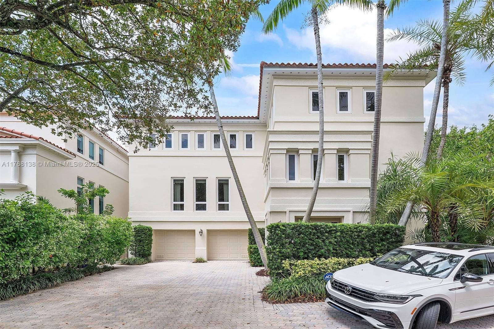 Property Photo: 3504 Bayshore Villas Dr FL 33133