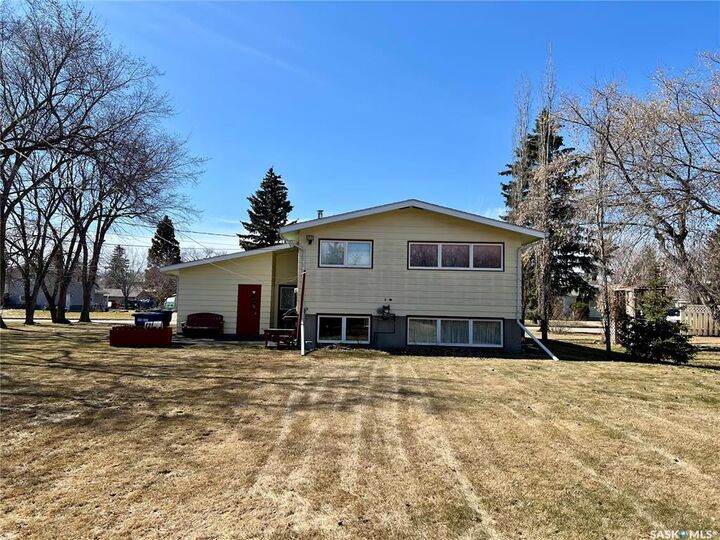 Property Photo:  514 2nd Street E  SK S9X 1G6 