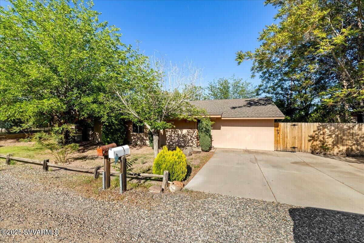 Property Photo: 1059 S 4th St AZ 86326