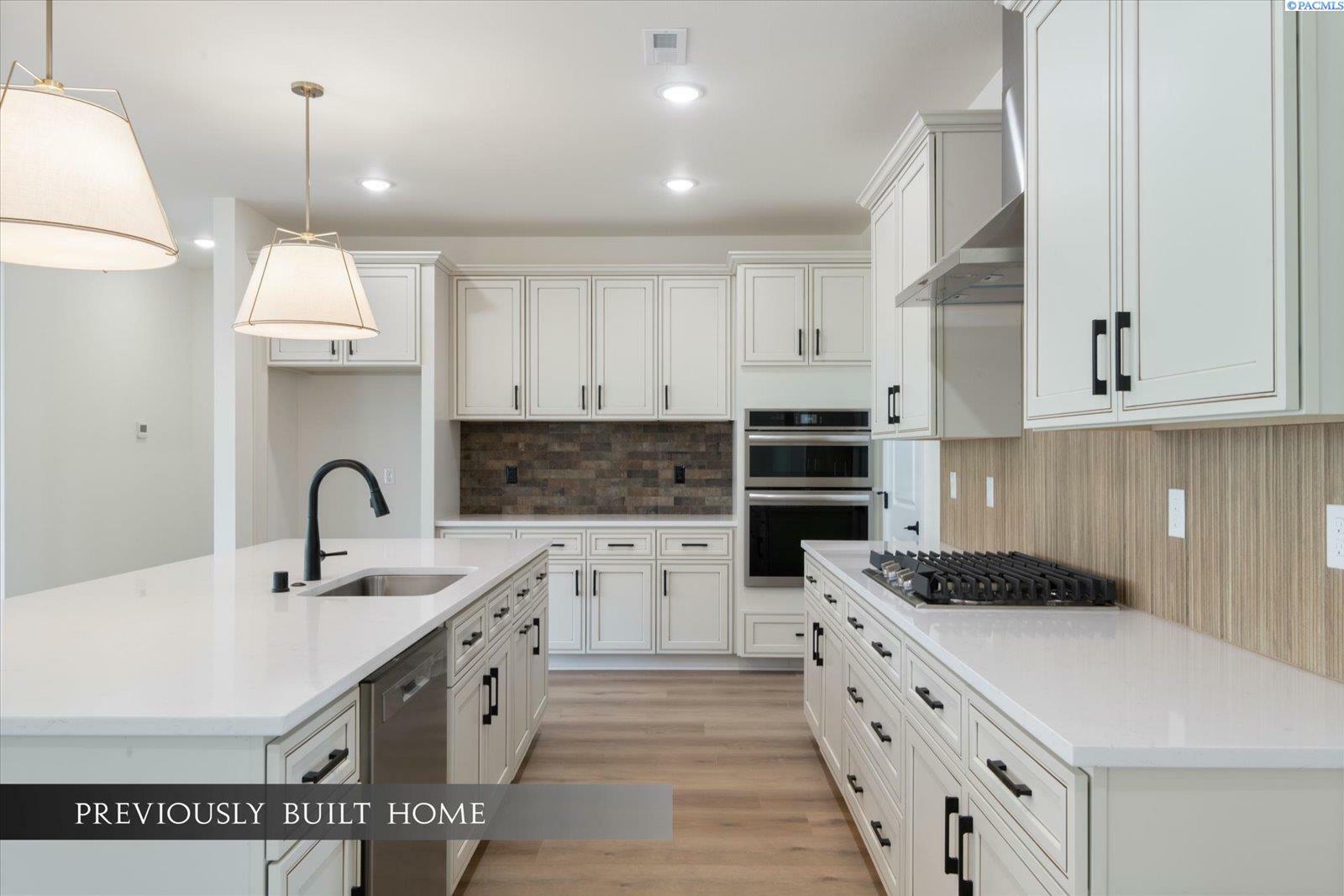 Property Photo: 1122 Fairhaven Loop 29 WA 99352