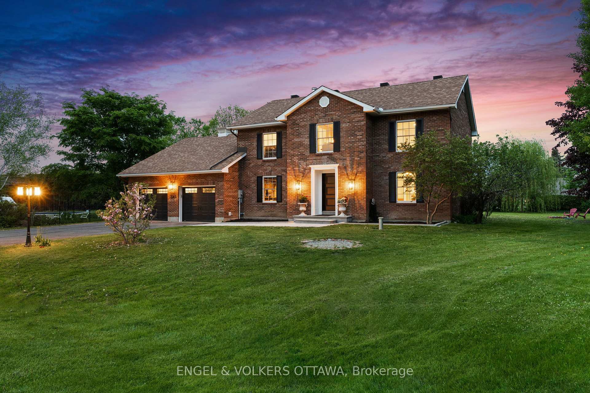 Property Photo: 1041 Brandywine Court ON K4M 1J2
