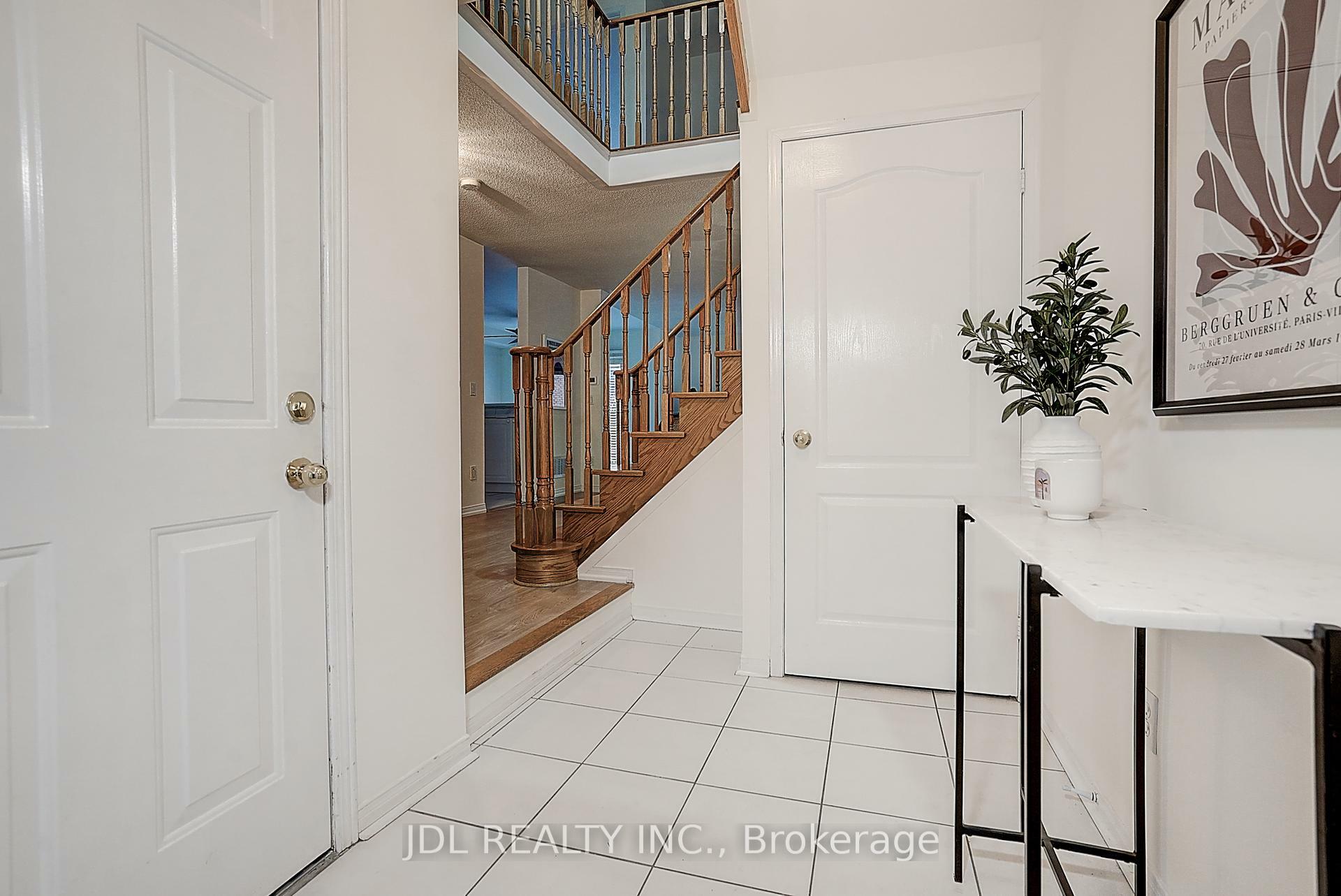 Property Photo: 47 Millcliff Circle ON L4G 7N7