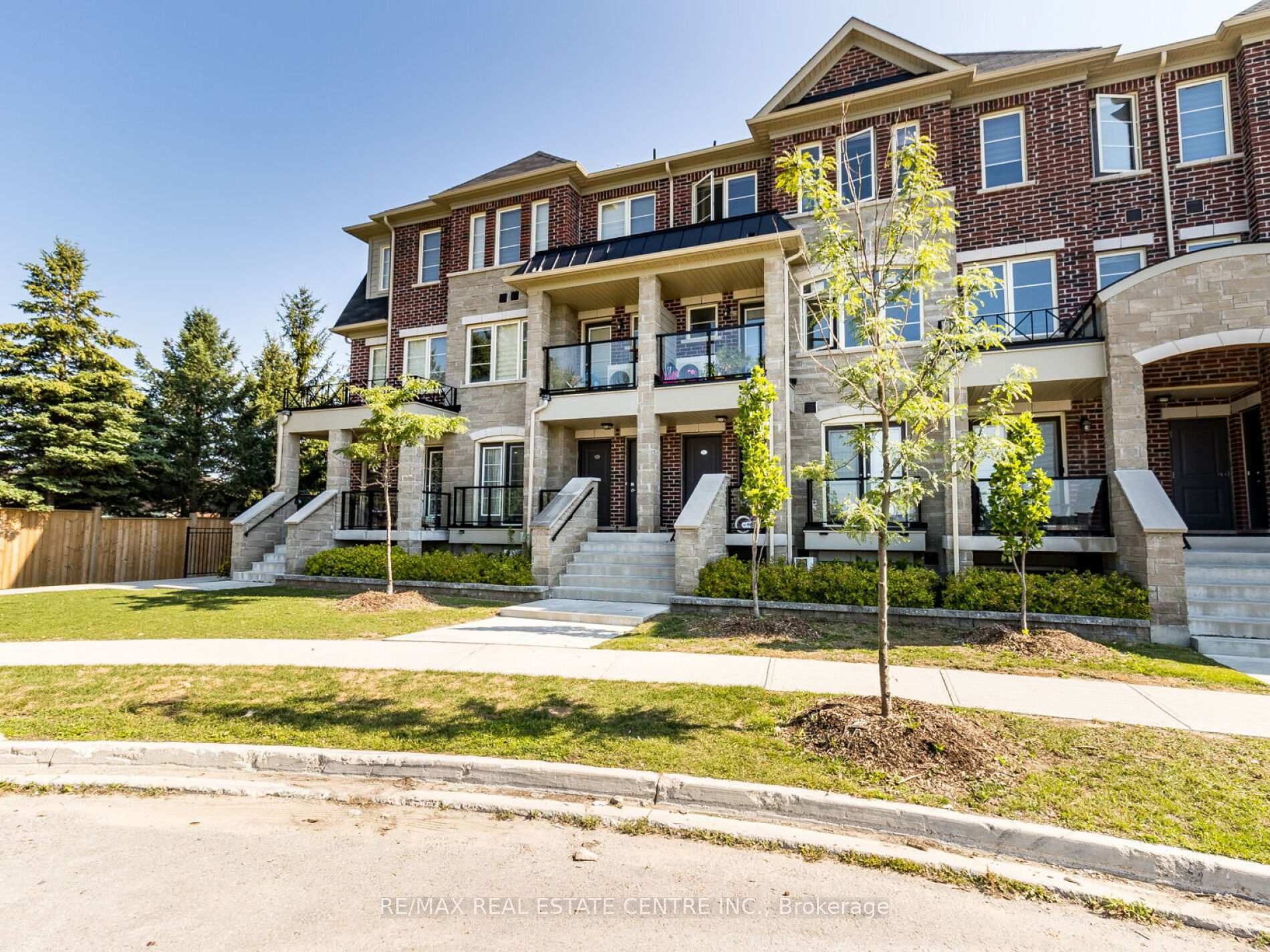 Property Photo: 200 Veterans Drive 09 ON L7A 4S6