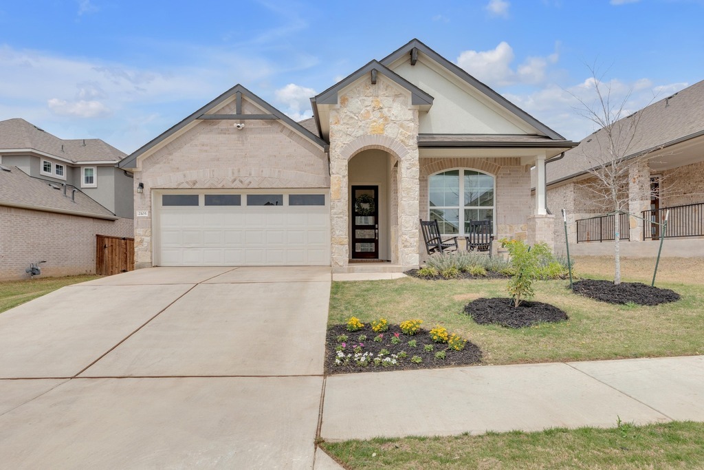Property Photo: 2105 Rosin Jaw Walk TX 78641