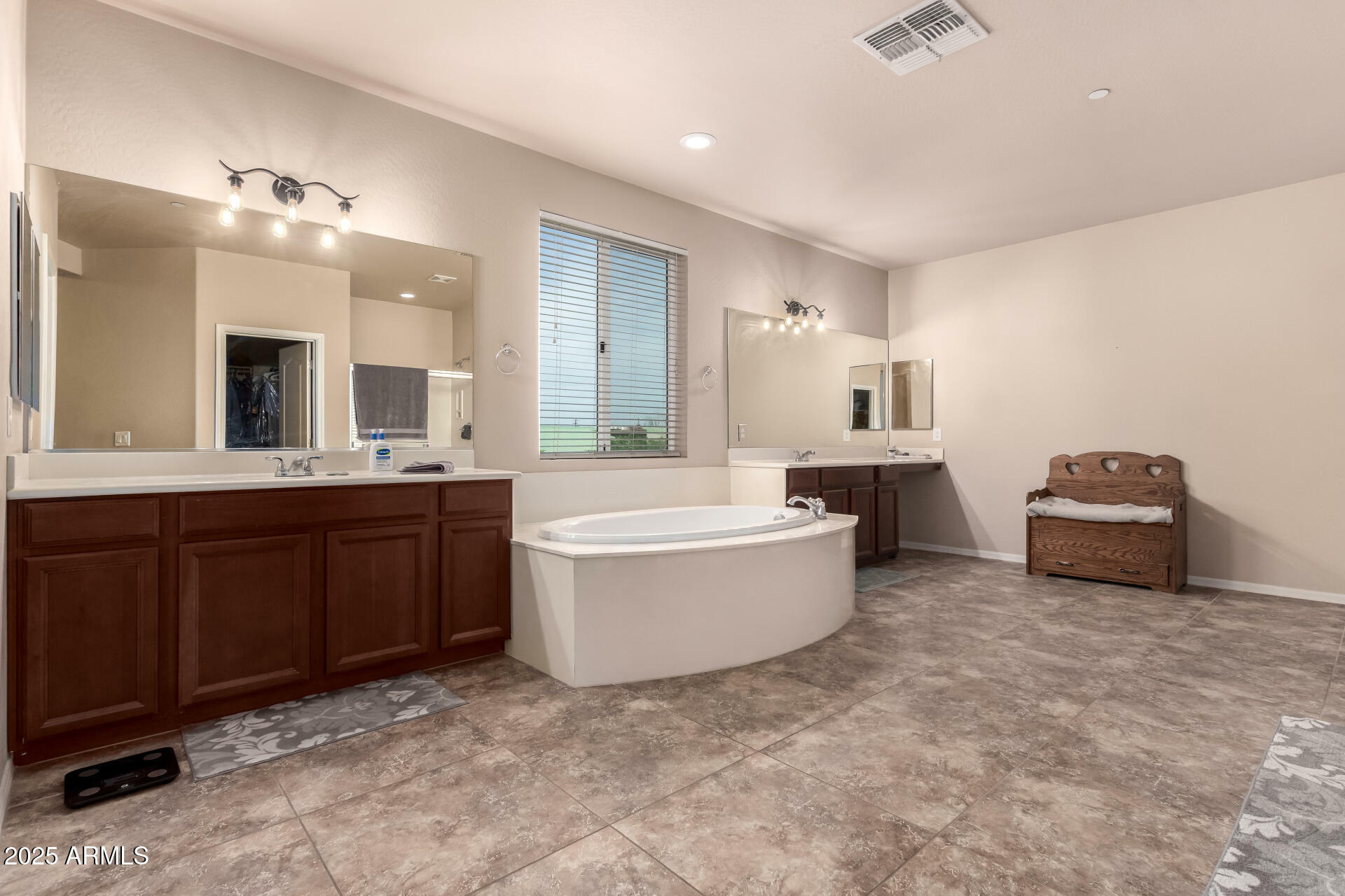 Property Photo: 120 E Concorda Drive AZ 85282