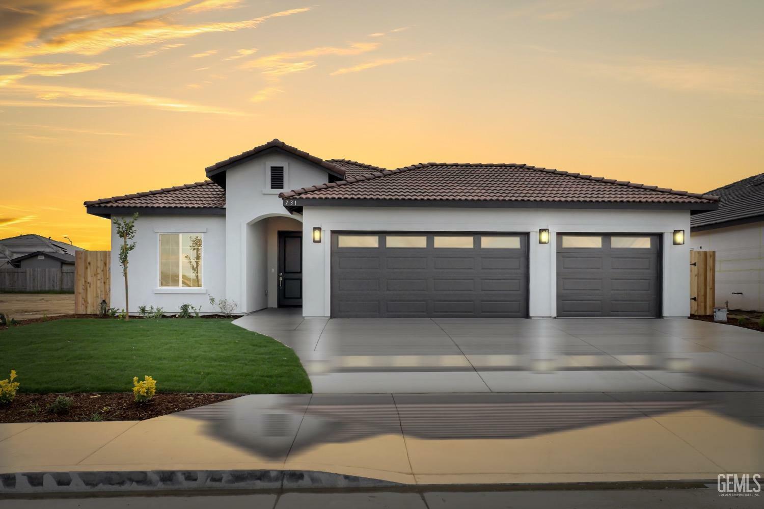 Property Photo: 731 Sammy Way CA 93263