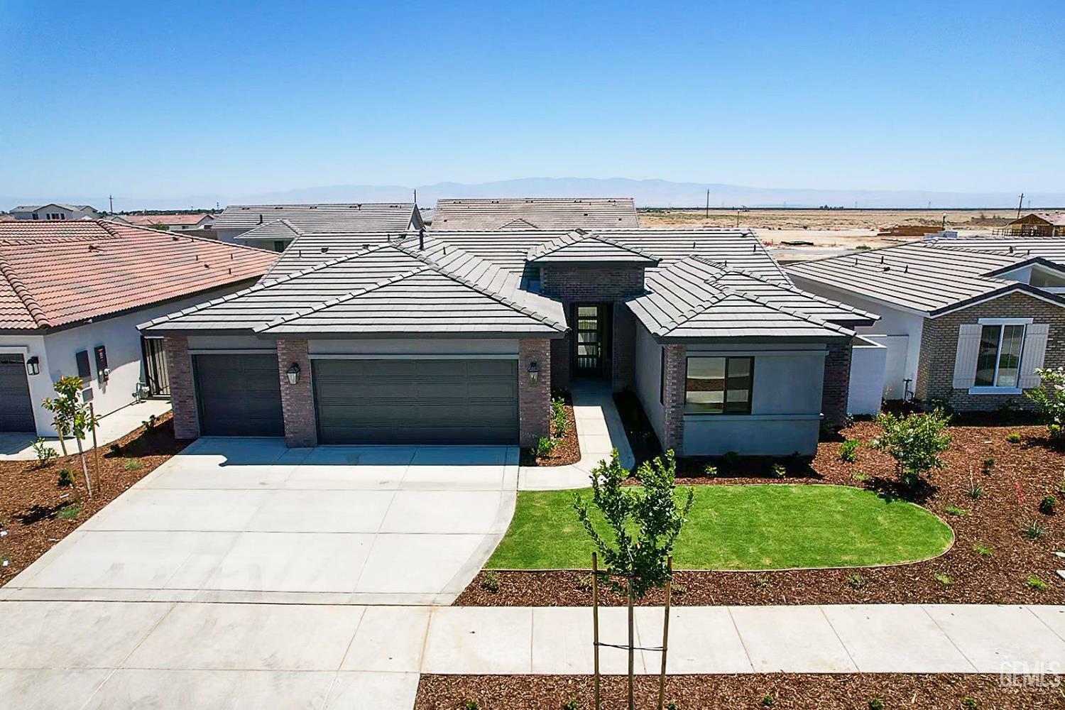 Property Photo: 12707 Kinnick Court CA 93311