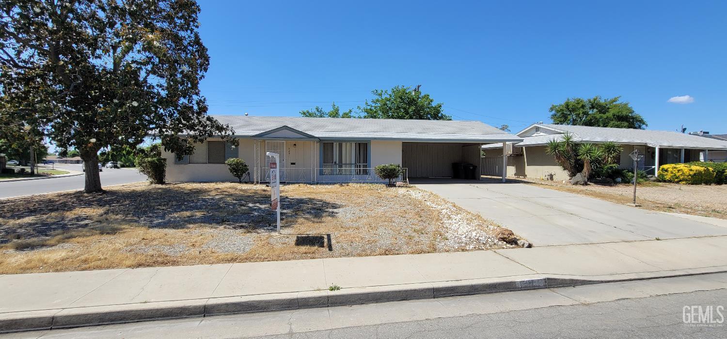 Property Photo: 6201 Bel Aire Way CA 93309