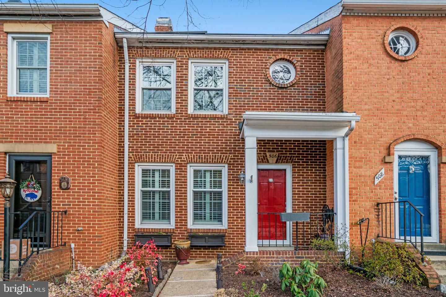 Property Photo: 506 S Columbus Street VA 22314