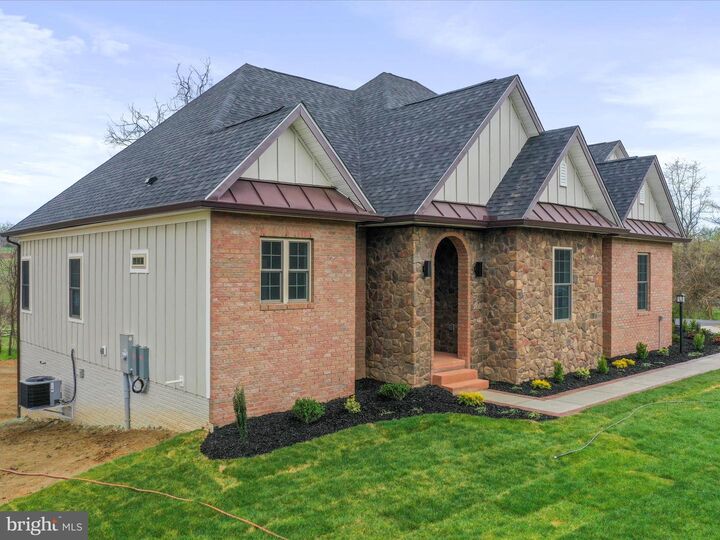 Property Photo: 71 Amtower Way WV 25425