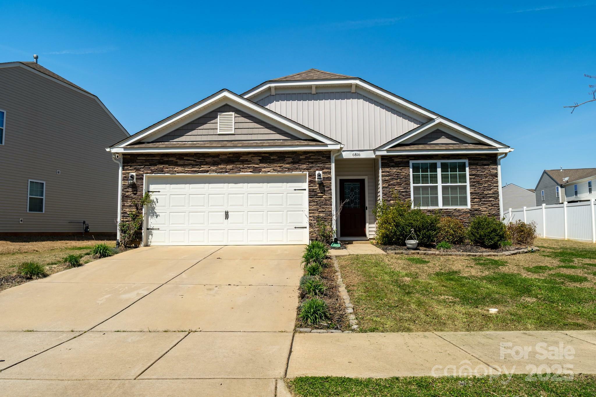 Property Photo: 6816 Pennyroyal Way NC 28216