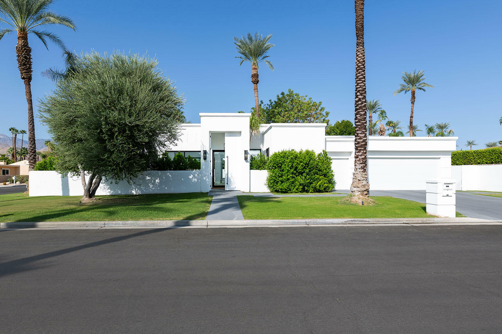 Property Photo: 70445 Mottle Circle CA 92270