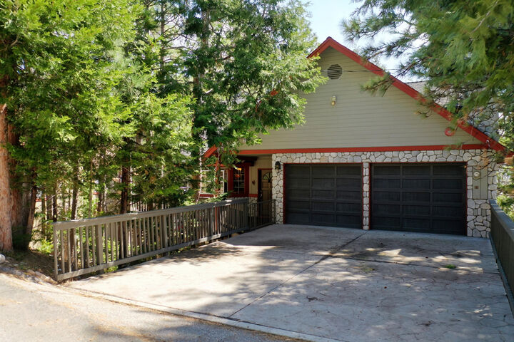 783 Crown Drive  Lake Arrowhead CA 92352 photo