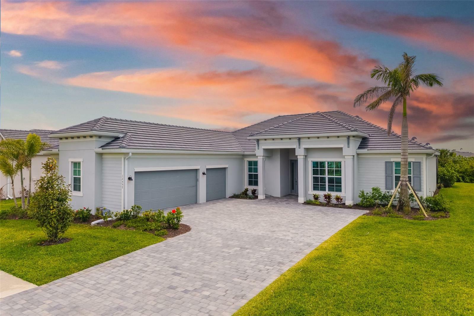 Property Photo: 12557 Galapagos Court FL 34293