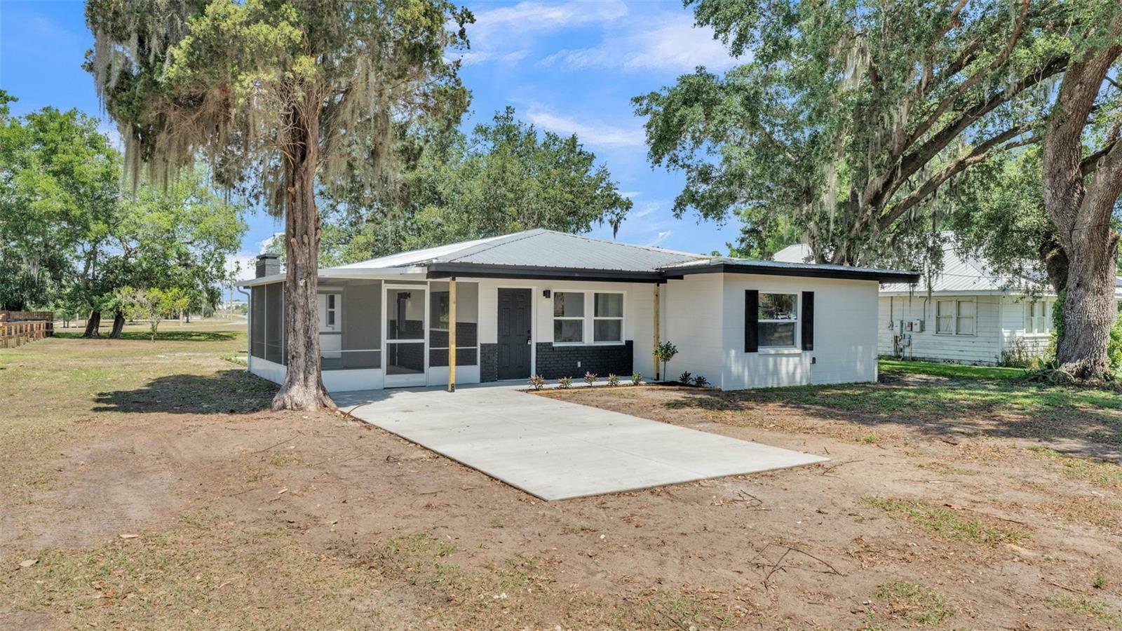 Property Photo: 1650 W McLeod Street FL 33830