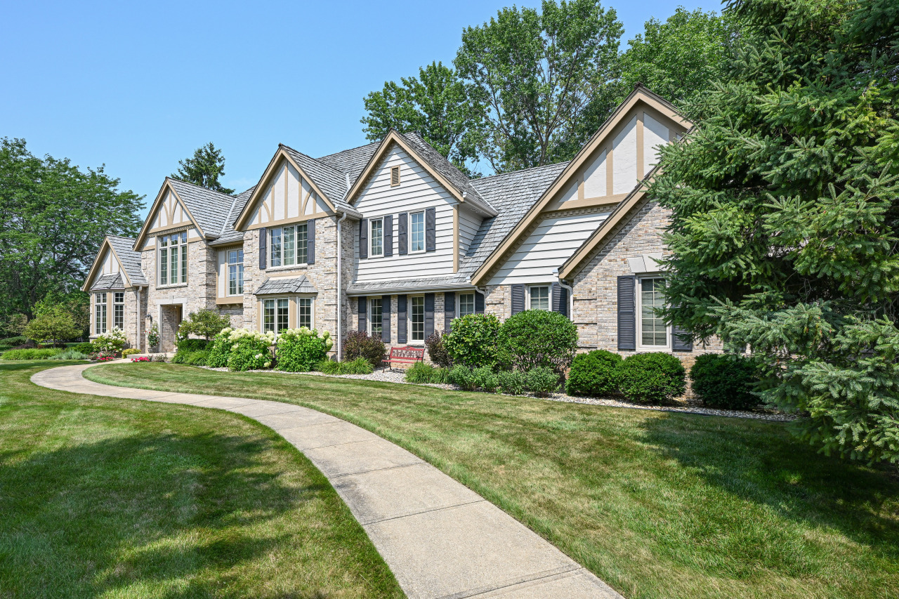 Property Photo: 106 W Vintage Dr WI 53092