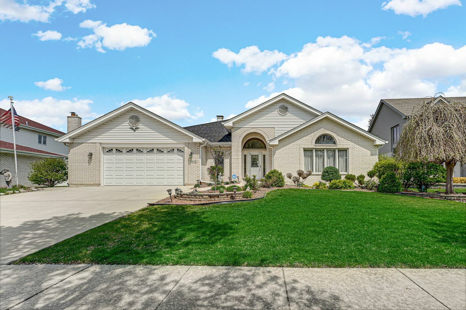Property Photo: 1520 Chauser Lane IL 60517