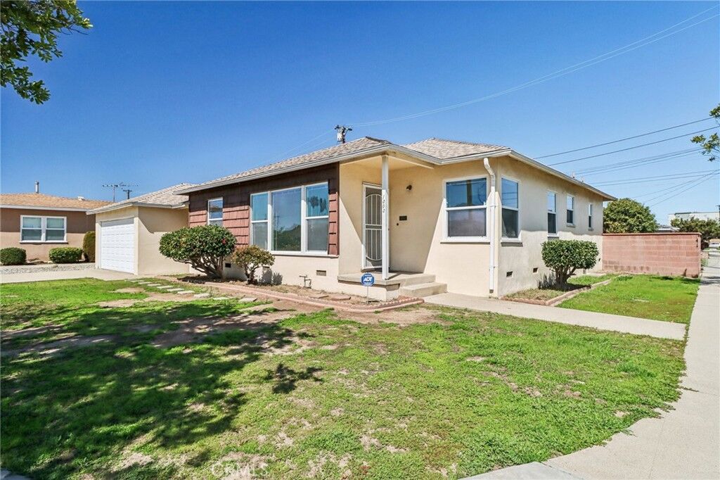 Property Photo: 1303 W 146th Street CA 90247