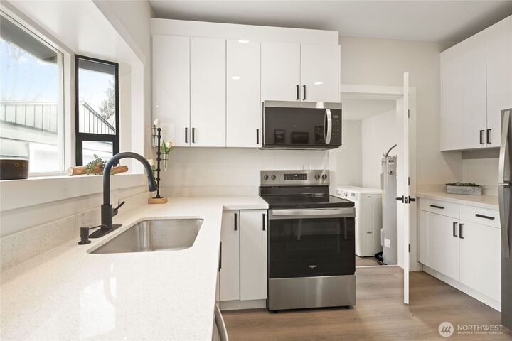 Property Photo:  1410  J Street  WA 98225 