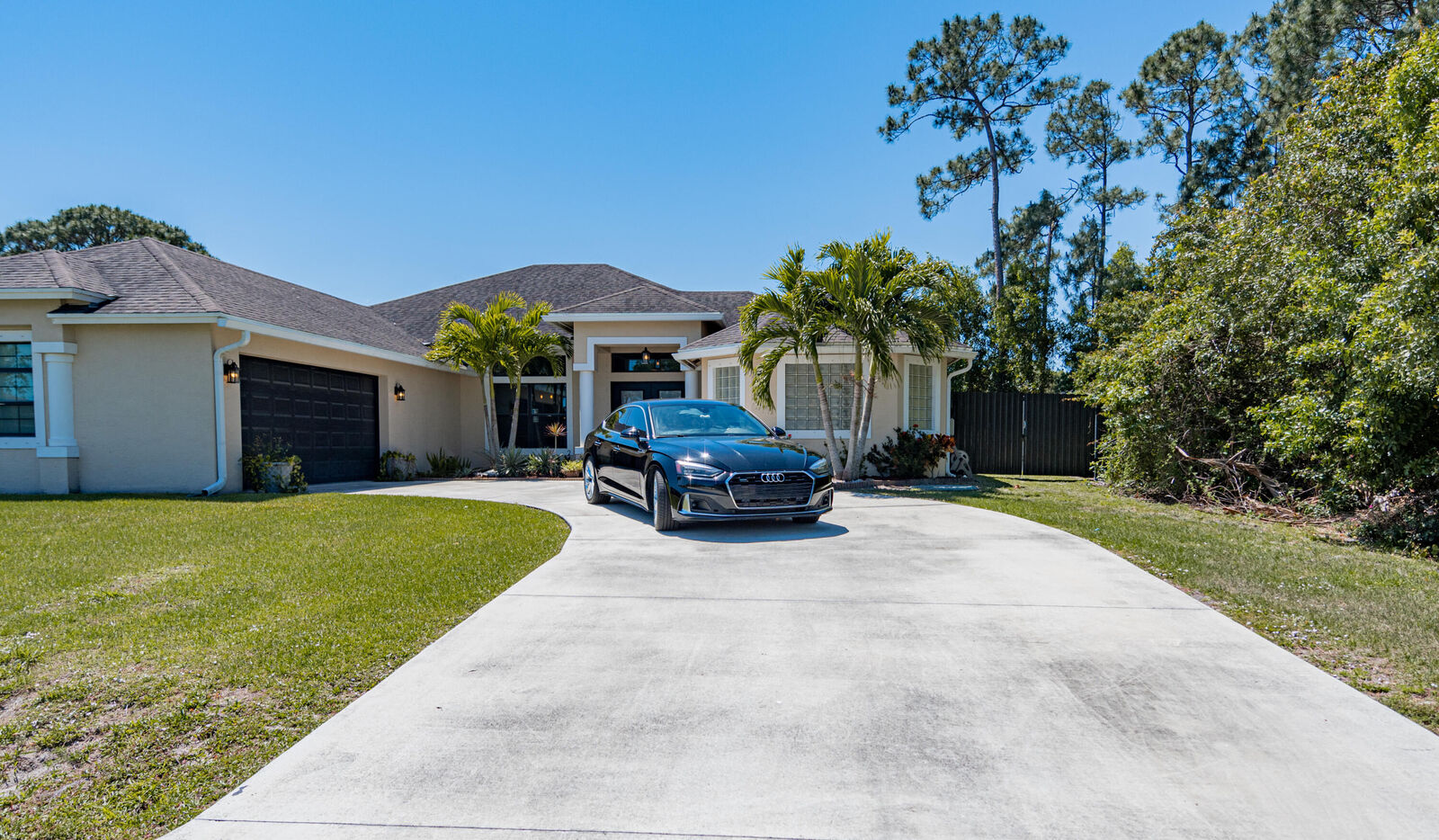 Property Photo: 1450 SW Hackensack Avenue FL 34953