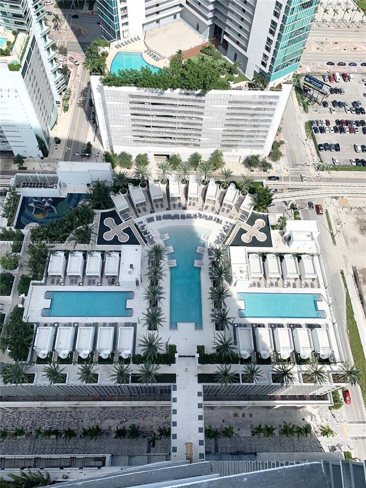 Property Photo:  851 NE 1st Ave 3905  FL 33132 