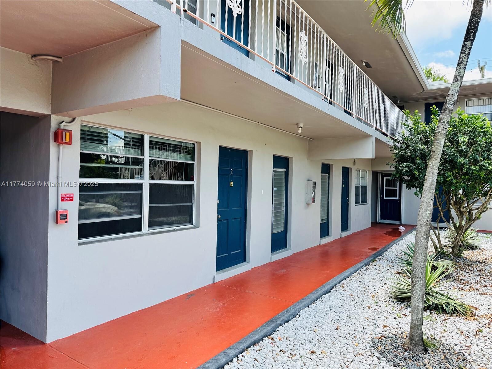 Property Photo:  1830 Cleveland St 2  FL 33020 