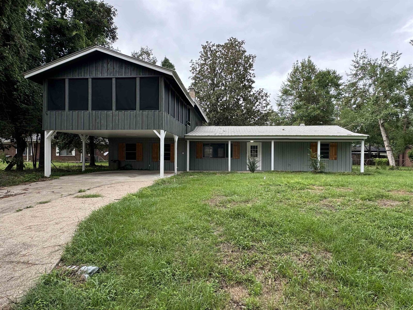 Property Photo:  106 Cedar  TX 77663 