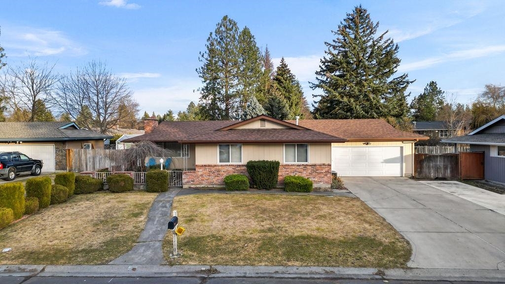 Property Photo: 11710 N Madison St WA 99218