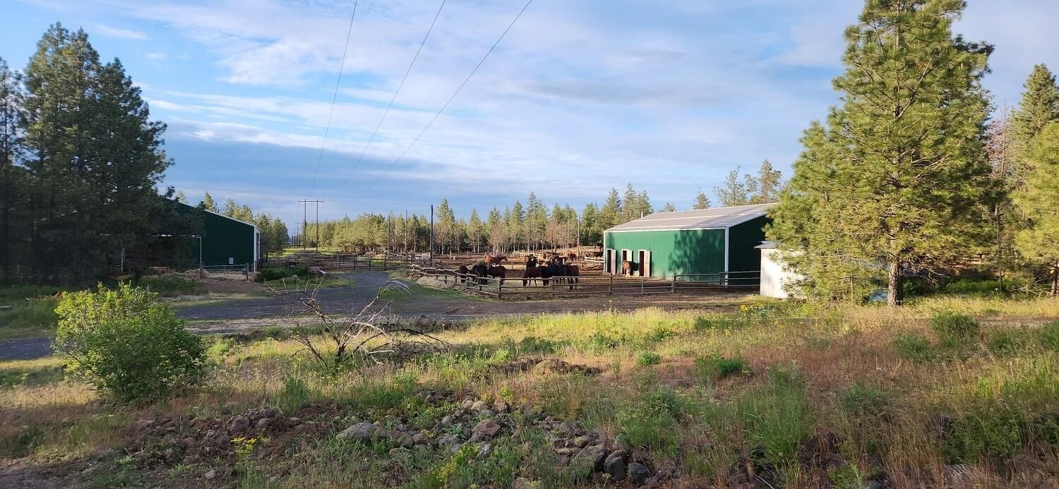 Property Photo: 1810 W Paradise Rd WA 99224-9255
