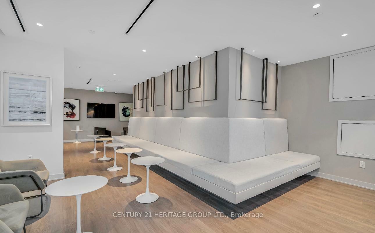 Property Photo: 99 Broadway Avenue 3111 ON M4P 0E3