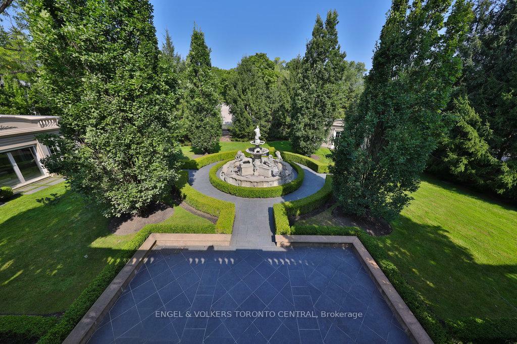 Photo de la propriété: 489 Lakeshore Road E ON L6J 1K4