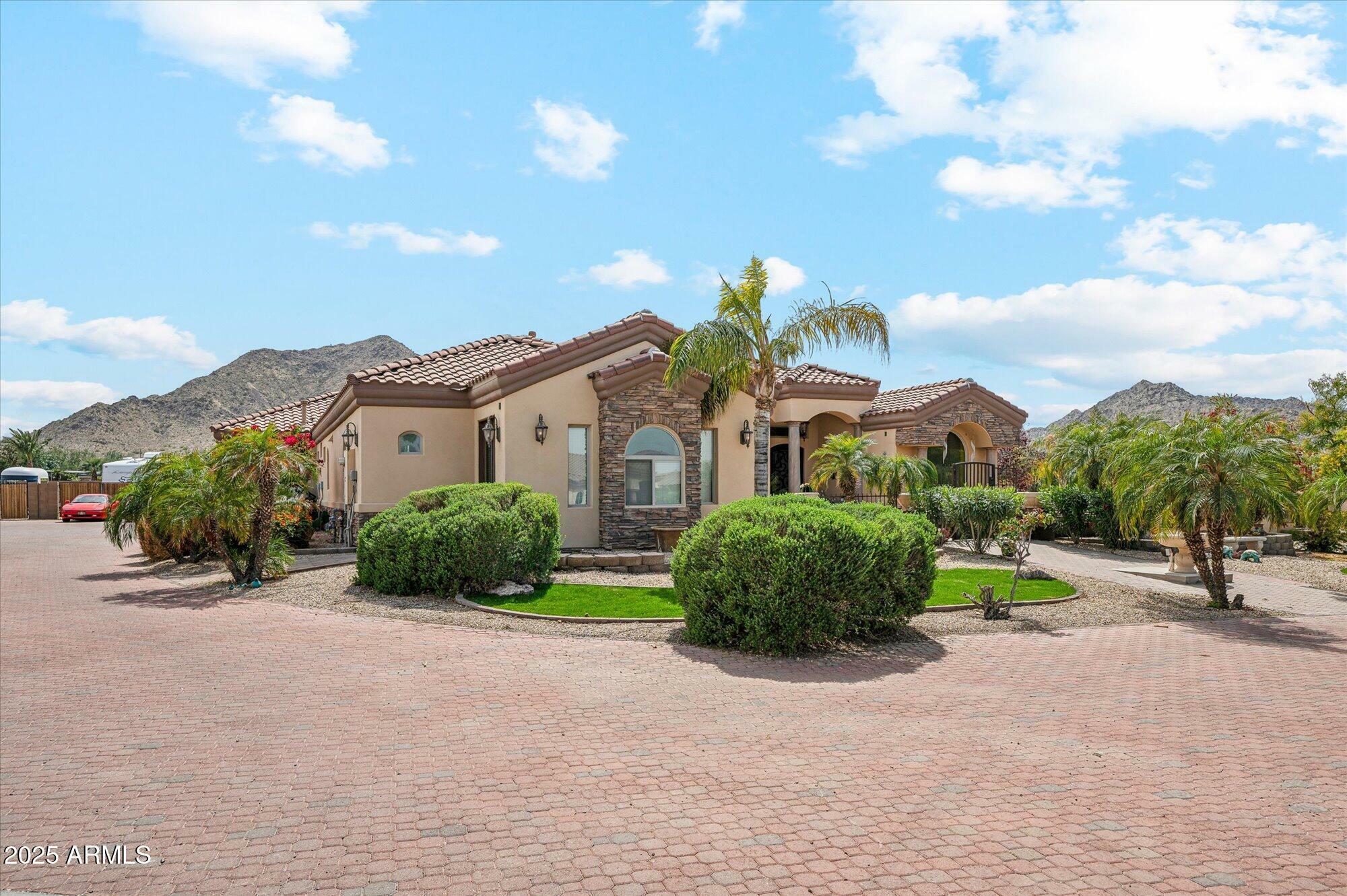 Property Photo: 5523 W Creekside Lane AZ 85144