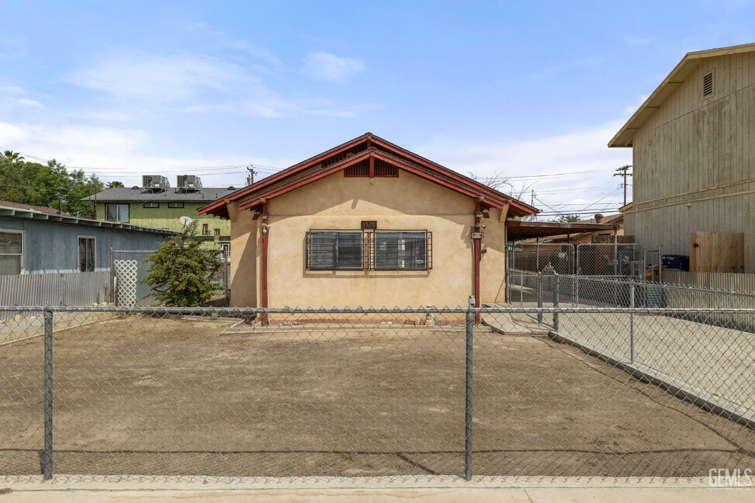 Property Photo: 1526 Kentucky Street CA 93305