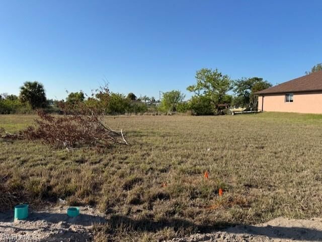 Property Photo:  522 NE 15th Ter  FL 33909 