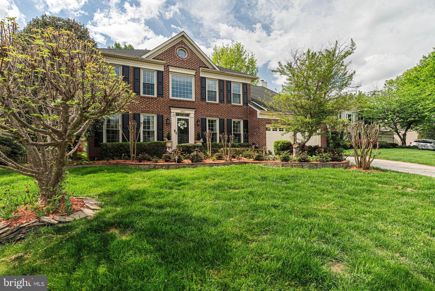 Property Photo: 8201 Lone Oak Court VA 20111