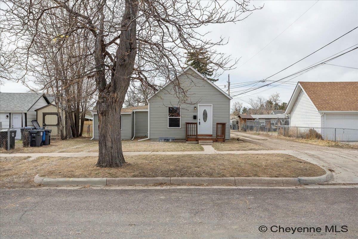 Property Photo: 612 House Ave WY 82007