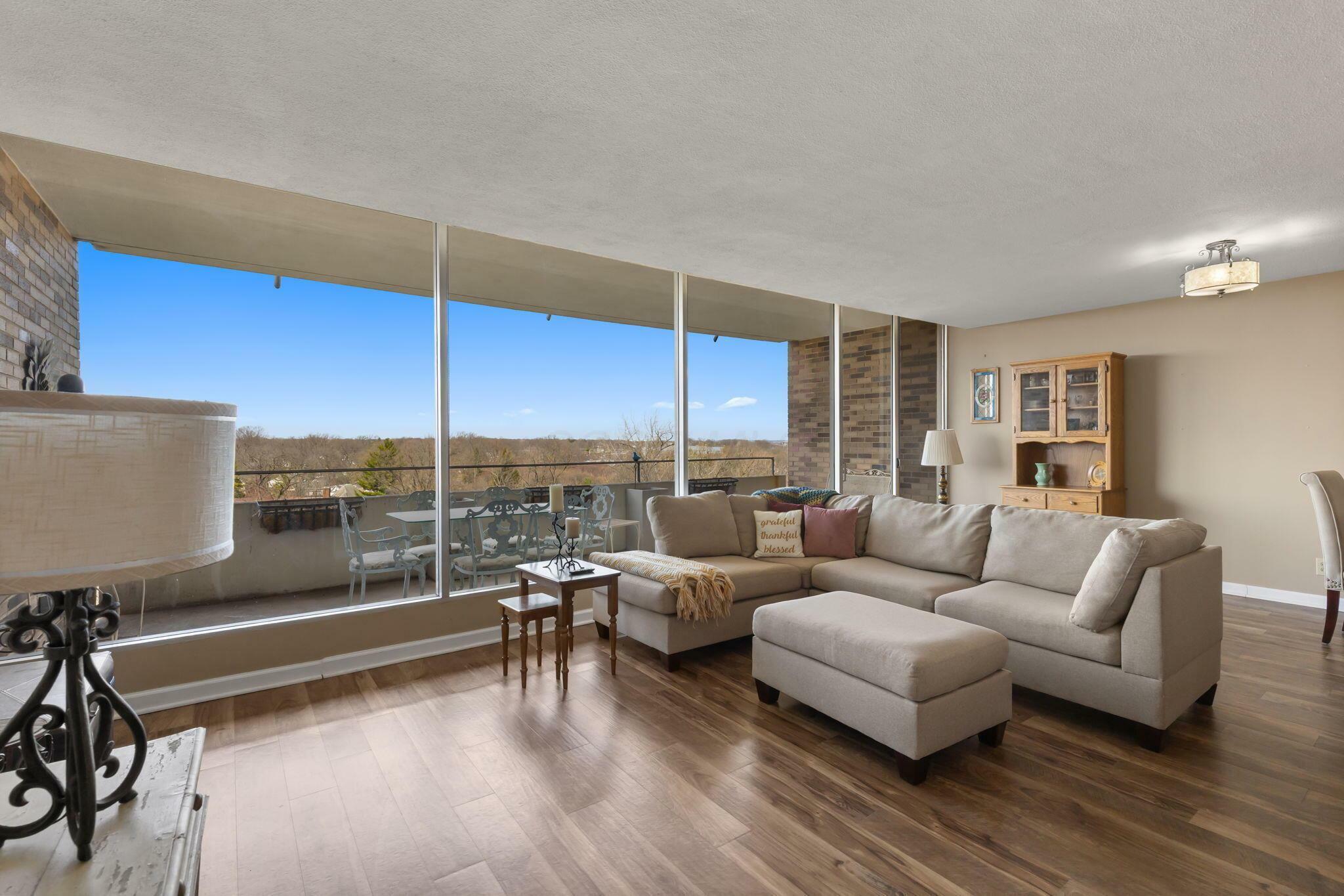 Property Photo: 1000 Urlin Avenue OH 43212