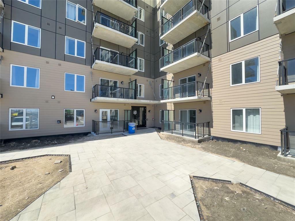 Property Photo: 635 Ballantrae Drive MB R3T 3K4