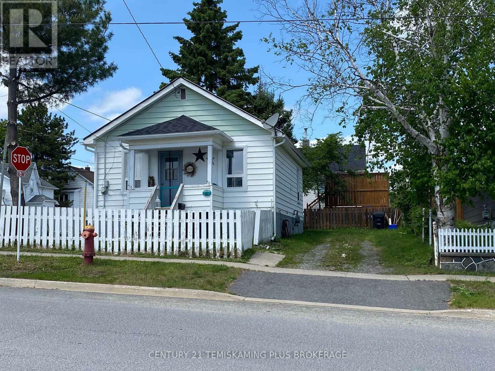 Photo de la propriété: 40 Taylor Avenue ON P2N 2L1