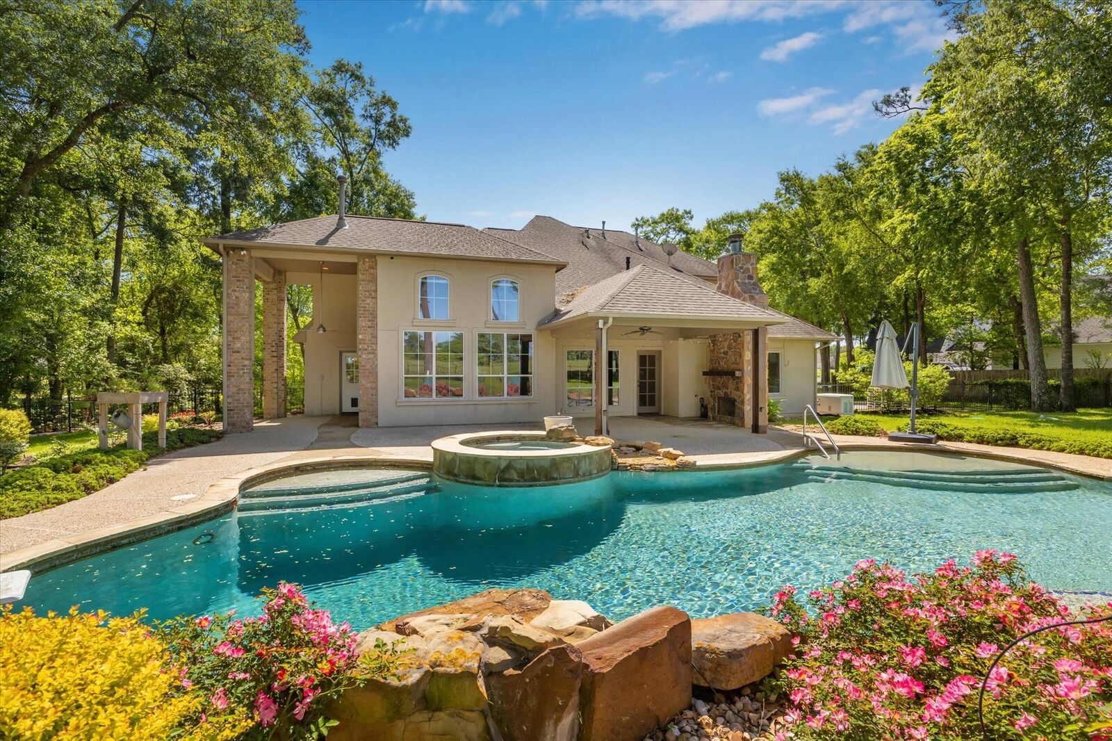 Property Photo: 5016 Rimrock Pass Drive TX 77316