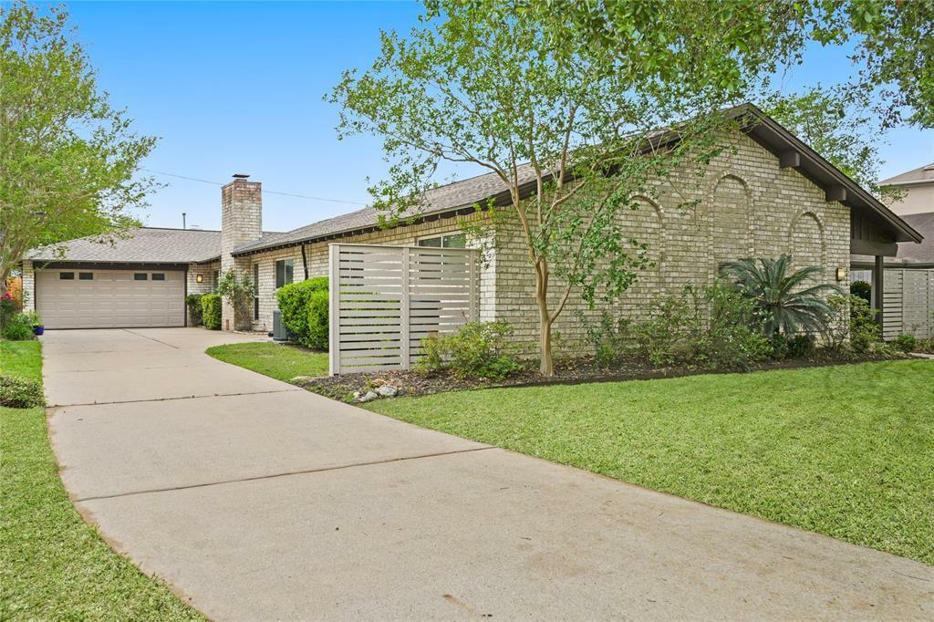 Property Photo: 9710 Burdine Street TX 77096