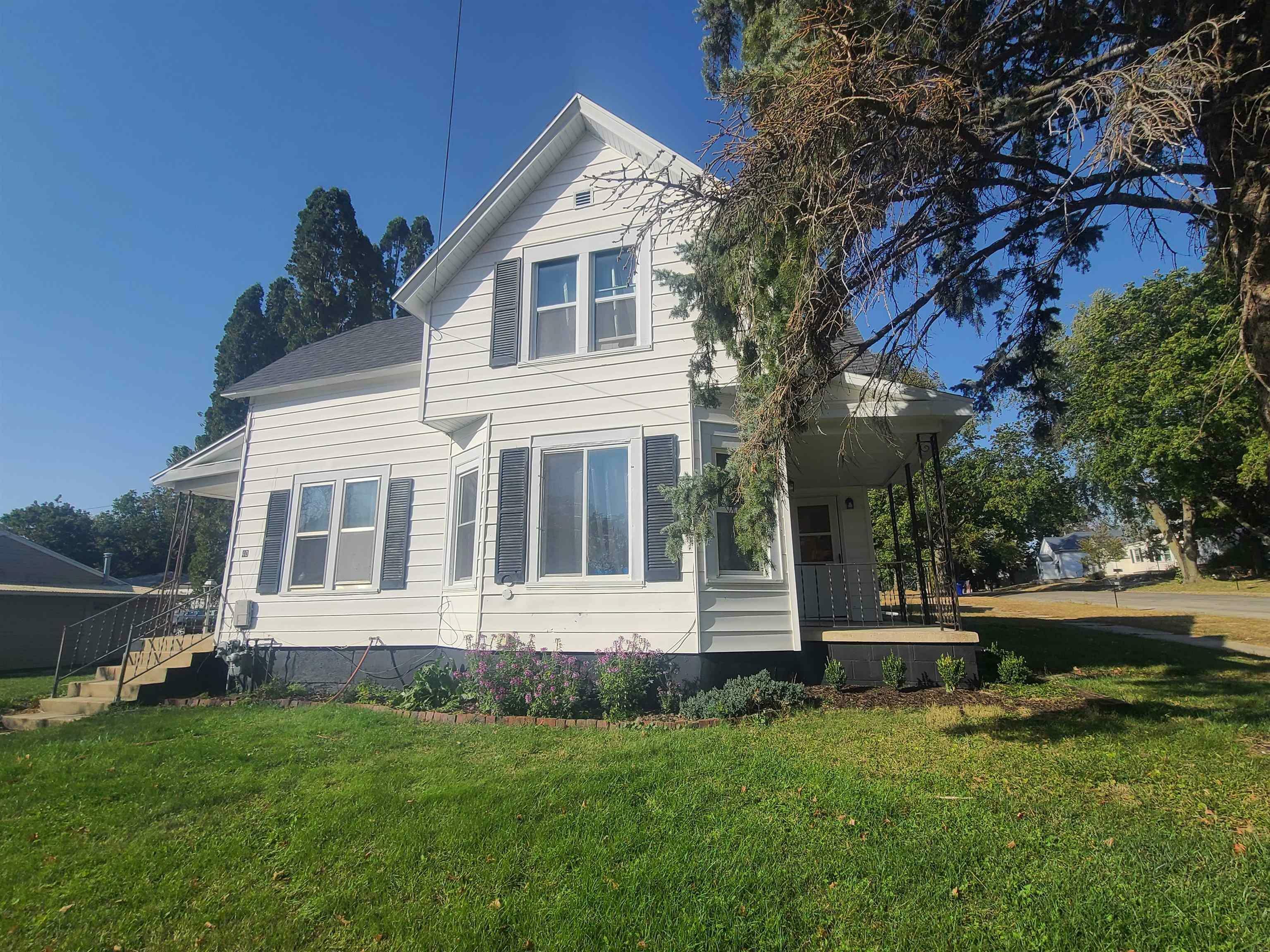 Property Photo:  40 SE 5th Avenue  IA 50662 