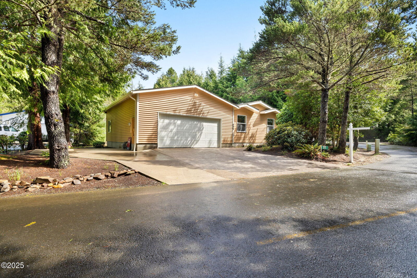 Property Photo:  455 Seagrove Loop  OR 97367 