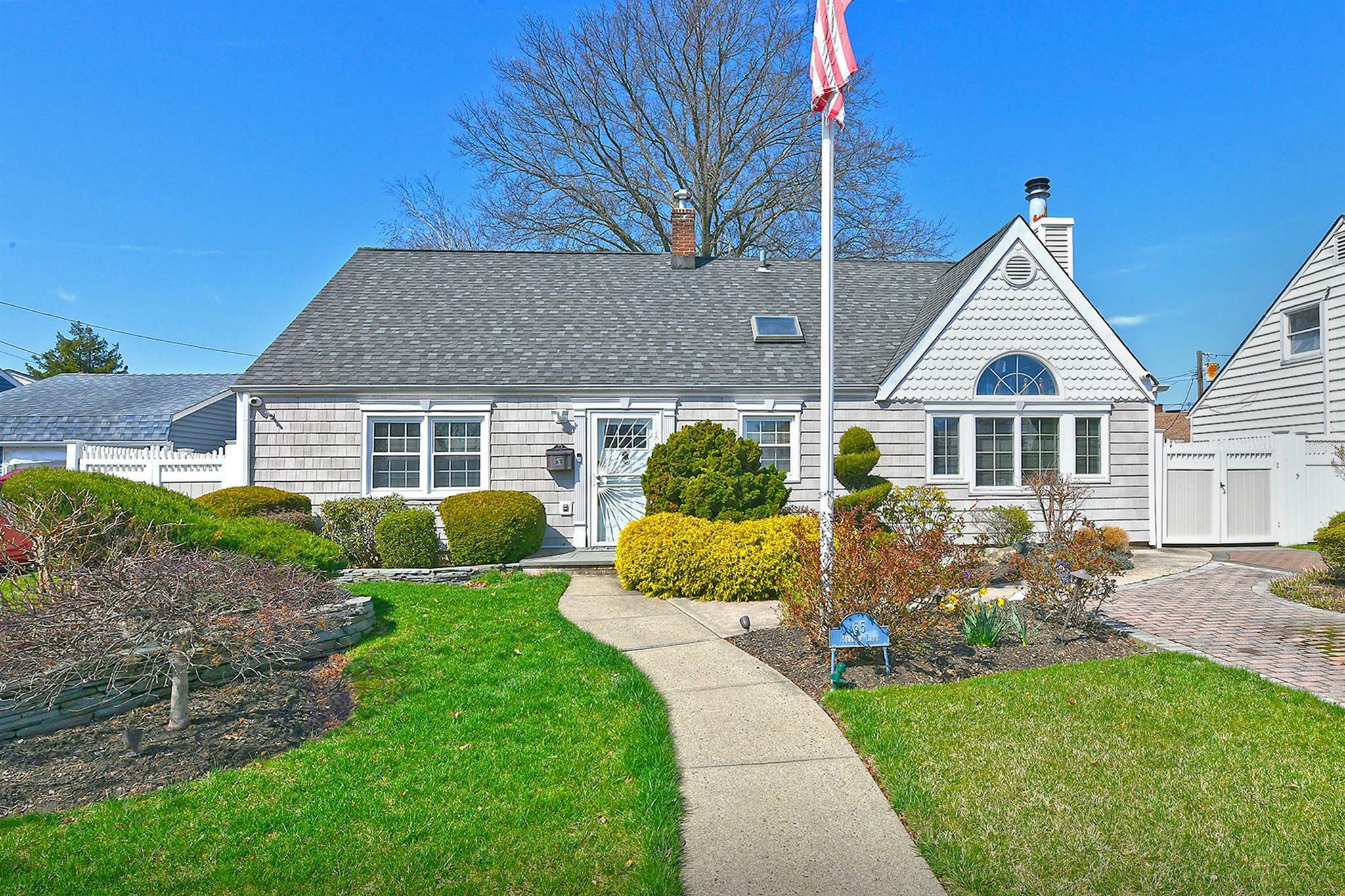 65 Meadow Lane  Levittown NY 11756 photo